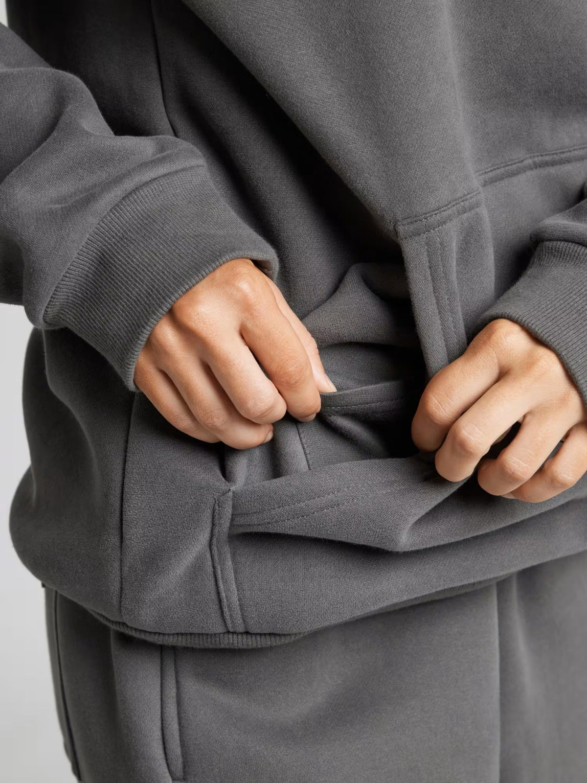 Rese-hoodie i flygplansläge