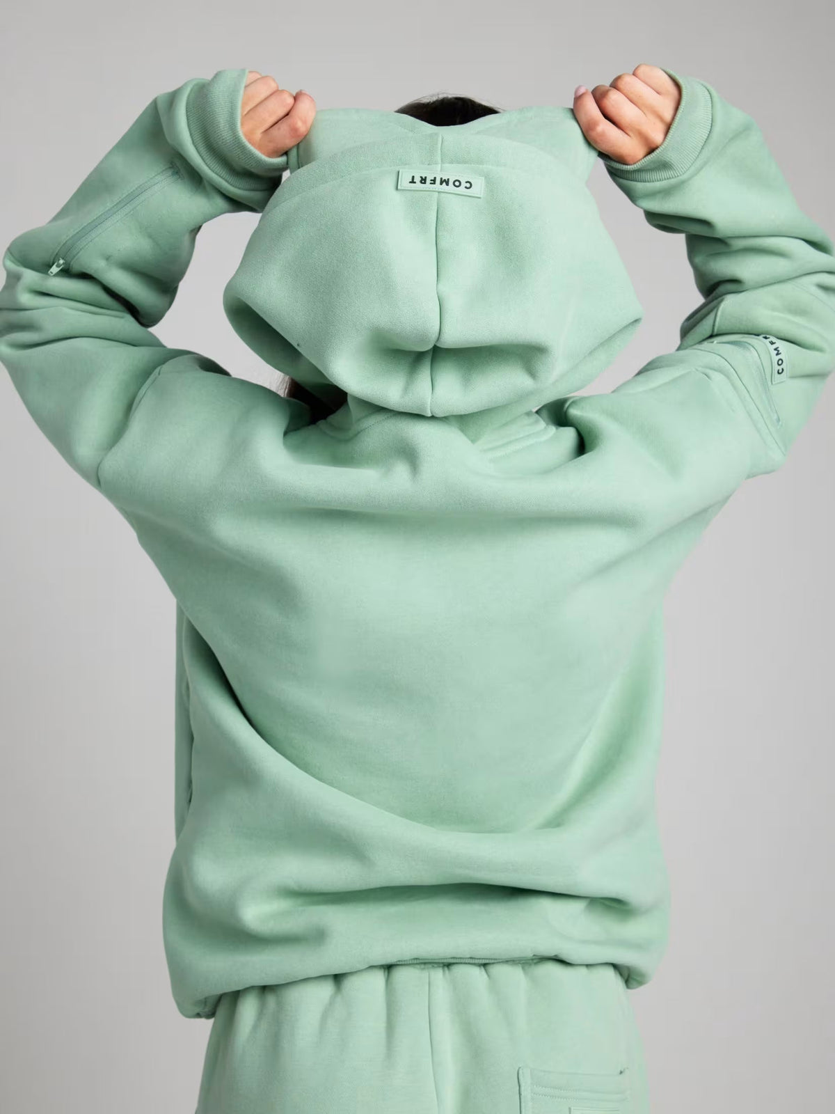 Rese-hoodie i flygplansläge